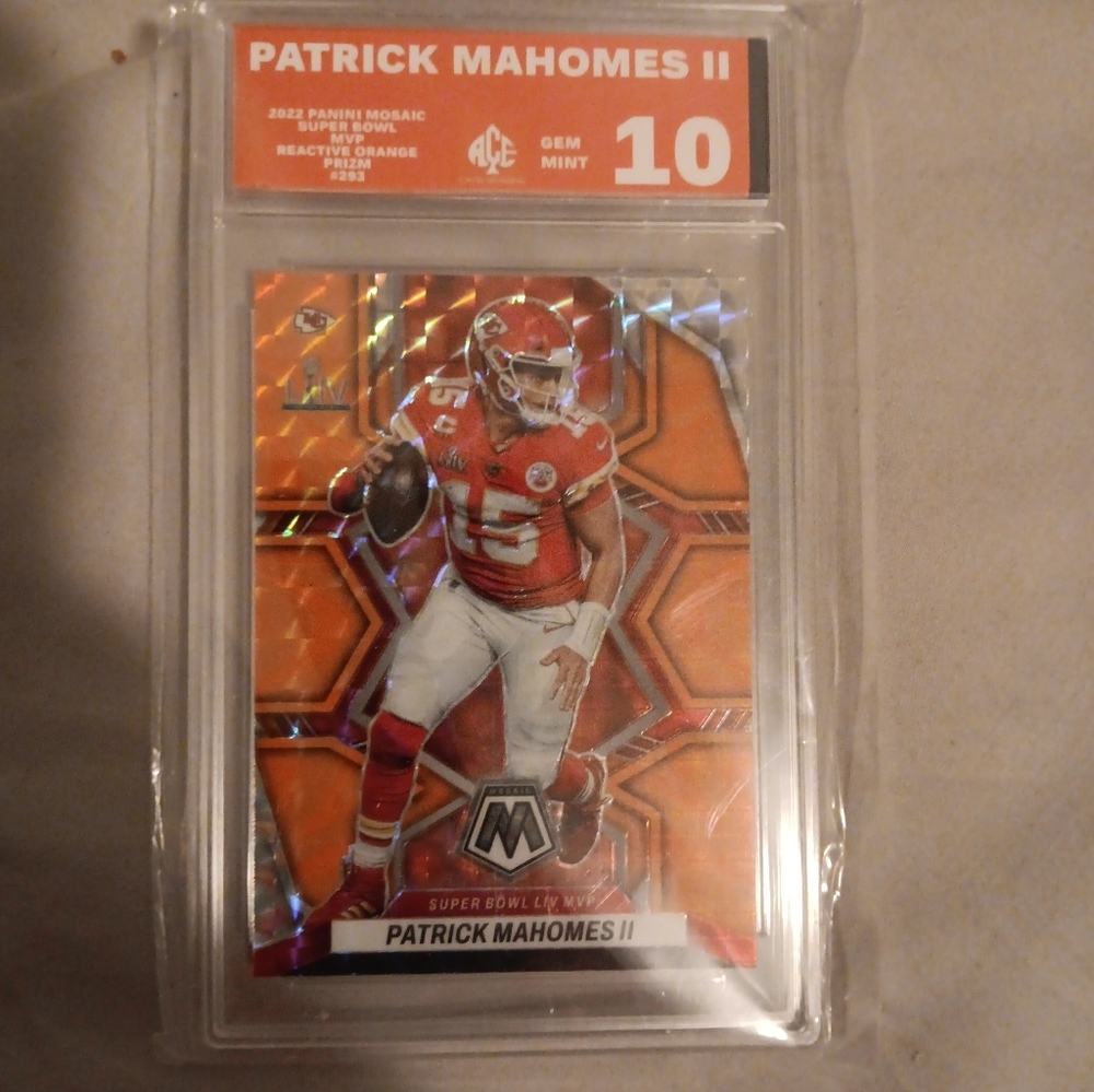 2022 Panini Mosaic Patrick Mahomes reactive orange Graded 10